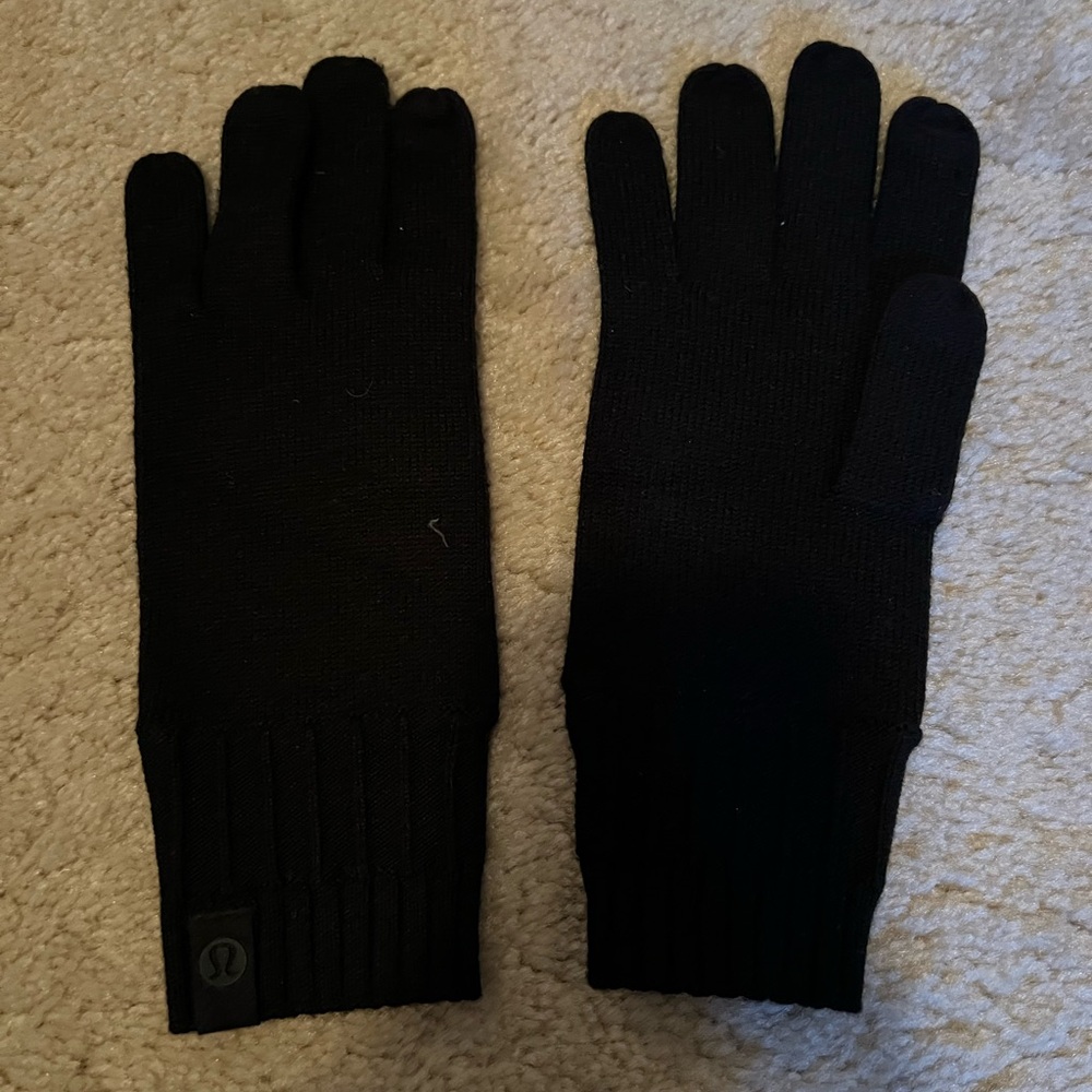 Lululemon Black Tech and Toasty Knit Gloves